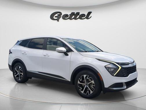 Glacial White Pearl 2023 Kia Sportage EX