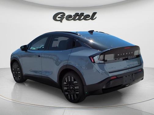 Boulder Gray Pearl/Black 2026 Nissan Leaf PLATINUM+