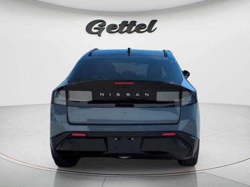 Boulder Gray Pearl/Black 2026 Nissan Leaf PLATINUM+