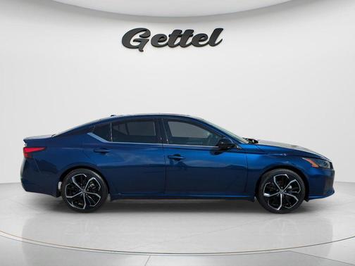 Deep Blue Pearl 2023 Nissan Altima SR FWD