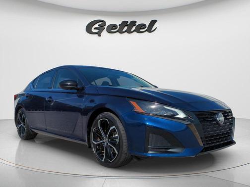 Deep Blue Pearl 2023 Nissan Altima SR FWD