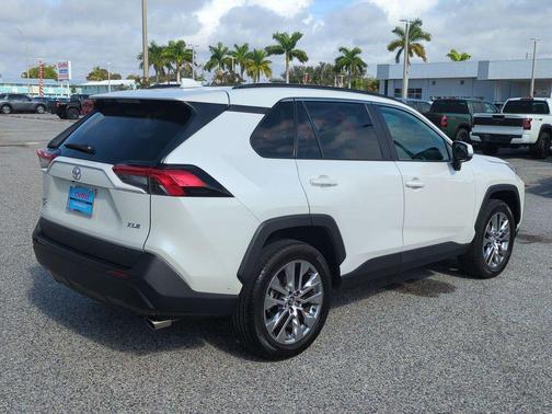 2021 Toyota RAV4 XLE Premium