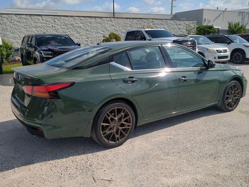 2025 Nissan Altima SR FWD