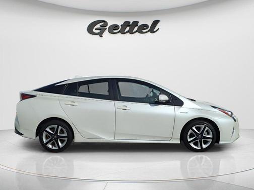 Blizzard Pearl 2017 Toyota Prius Four Touring