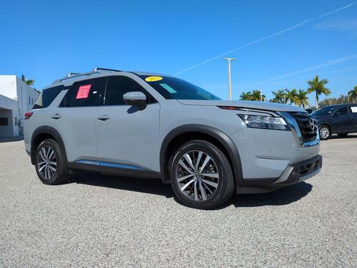 2022 Nissan Pathfinder Platinum 4WD