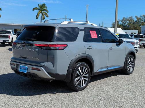 2022 Nissan Pathfinder Platinum 4WD