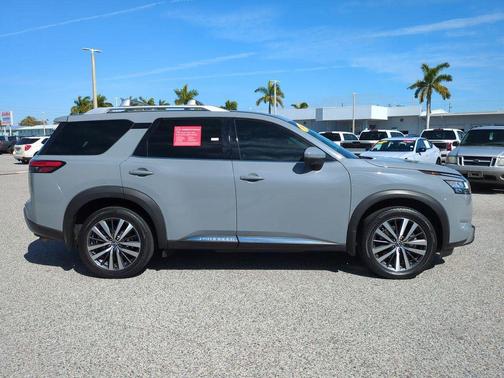 2022 Nissan Pathfinder Platinum 4WD