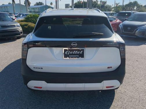 2025 Nissan Kicks SR