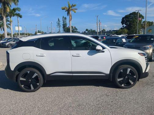 2025 Nissan Kicks SR