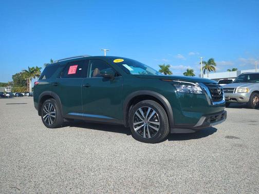 2024 Nissan Pathfinder Platinum FWD
