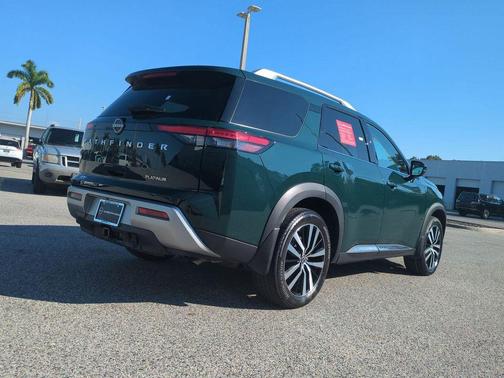 2024 Nissan Pathfinder Platinum FWD