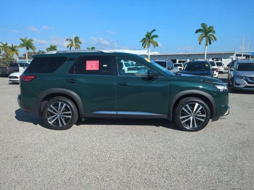 2024 Nissan Pathfinder Platinum FWD