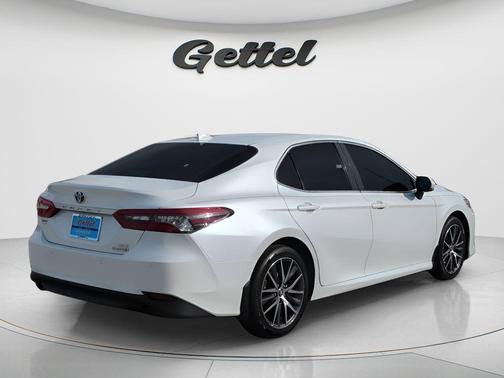 2022 Toyota Camry Hybrid XLE