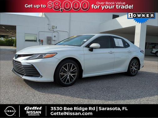 2022 Toyota Camry Hybrid XLE