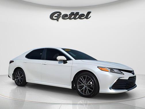 2022 Toyota Camry Hybrid XLE