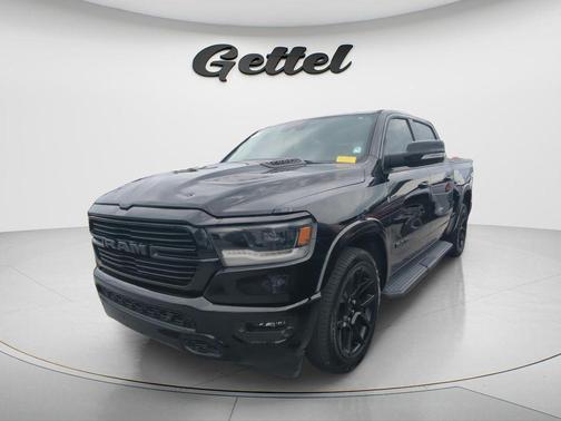 Diamond Black Crystal Pearlcoat 2022 RAM 1500 Laramie