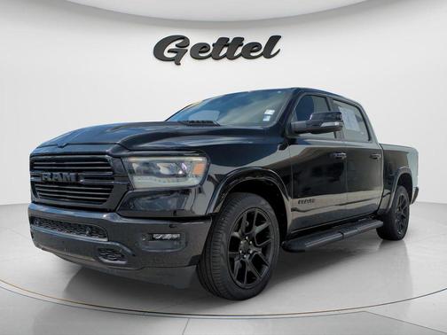 Diamond Black Crystal Pearlcoat 2022 RAM 1500 Laramie
