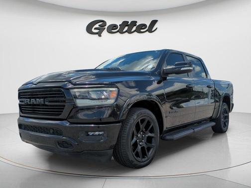 Diamond Black Crystal Pearlcoat 2022 RAM 1500 Laramie
