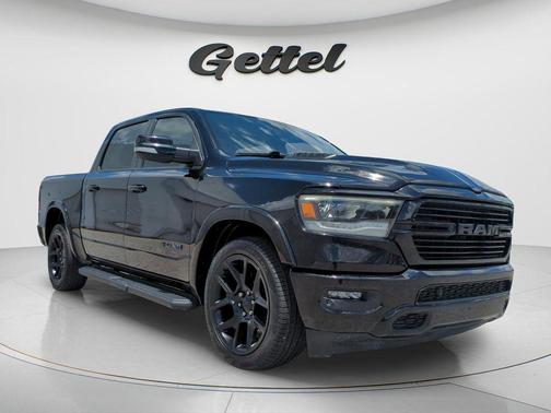 Diamond Black Crystal Pearlcoat 2022 RAM 1500 Laramie