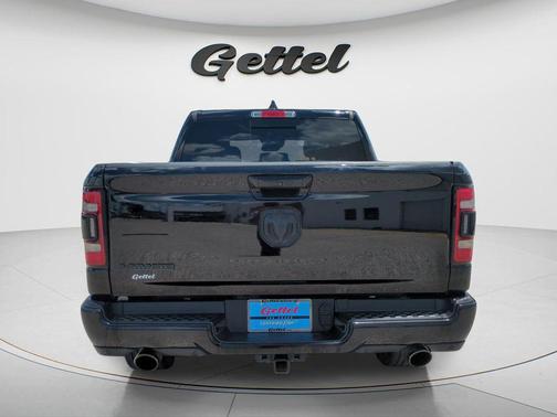 Diamond Black Crystal Pearlcoat 2022 RAM 1500 Laramie