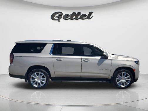 Empire Beige Metallic 2022 Chevrolet Suburban 4WD High Country