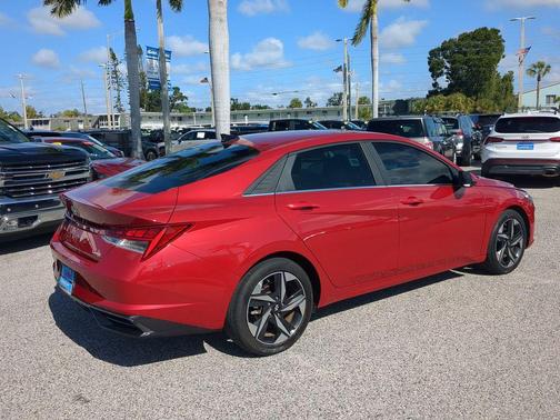 2023 Hyundai ELANTRA Limited