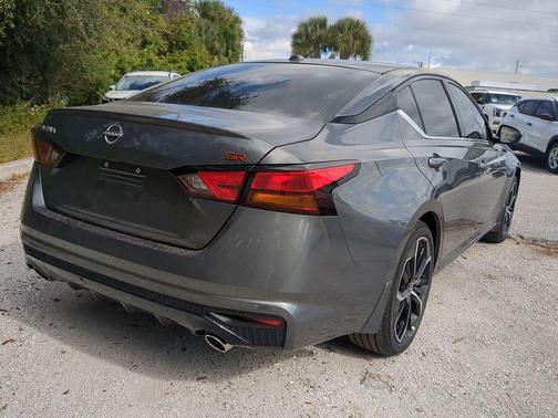 2025 Nissan Altima SR FWD
