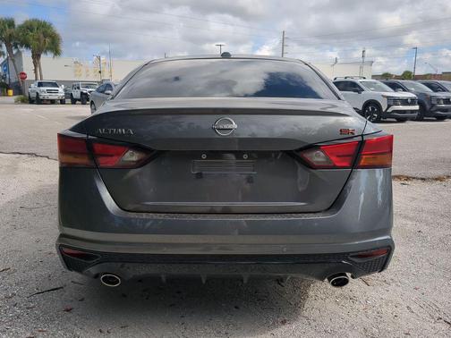 2025 Nissan Altima SR FWD