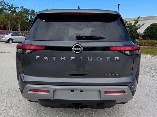 2025 Nissan Pathfinder Platinum FWD