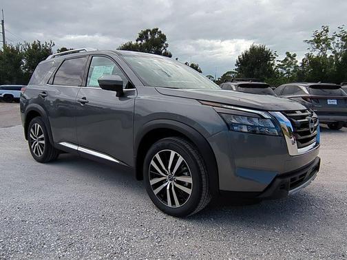 2025 Nissan Pathfinder Platinum FWD