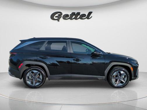 Phantom Black 2025 Hyundai TUCSON SEL Convenience