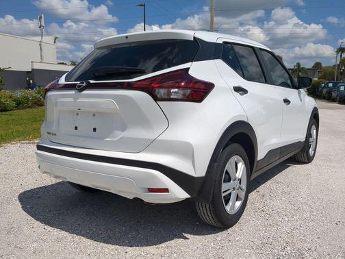 2025 Nissan Kicks S