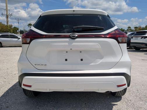 2025 Nissan Kicks S