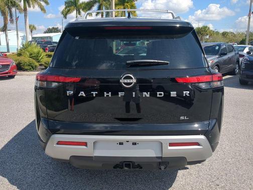 2025 Nissan Pathfinder SL FWD
