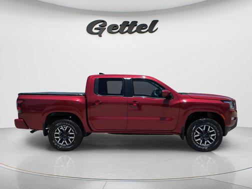 Cardinal Red Tricoat 2022 Nissan Frontier SV