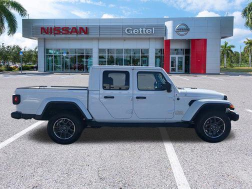 2022 Jeep Gladiator Overland