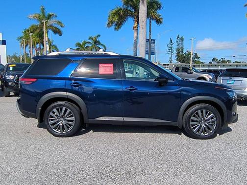 2022 Nissan Pathfinder SL 2WD
