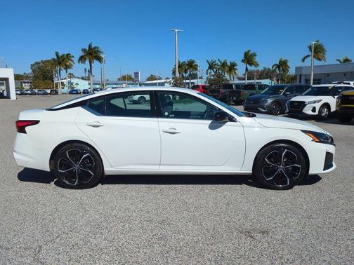 2025 Nissan Altima SR FWD