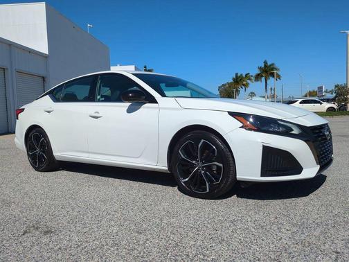 2025 Nissan Altima SR FWD