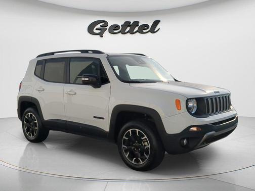 Alpine White Clearcoat 2023 Jeep Renegade Upland
