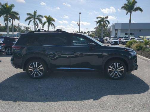 2025 Nissan Pathfinder Platinum FWD