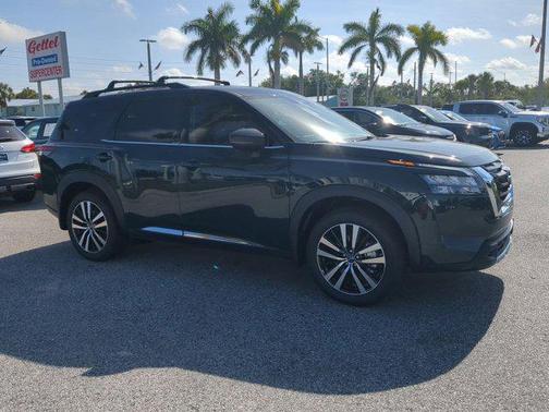 2025 Nissan Pathfinder Platinum FWD