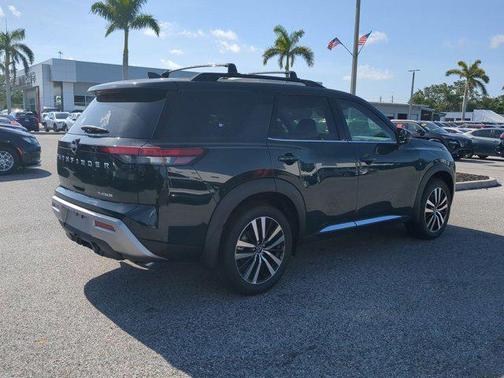 2025 Nissan Pathfinder Platinum FWD