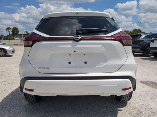 2025 Nissan Kicks S