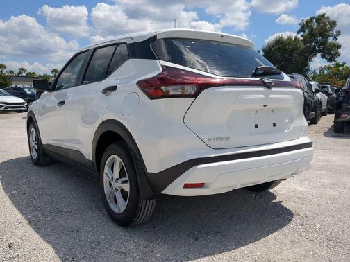 2025 Nissan Kicks S