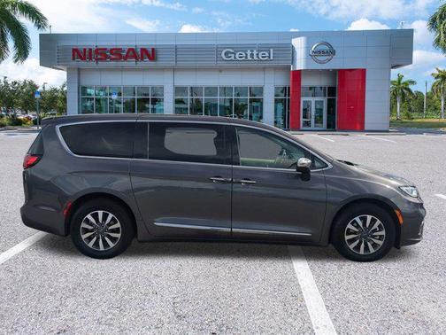 2023 Chrysler Pacifica Hybrid Limited