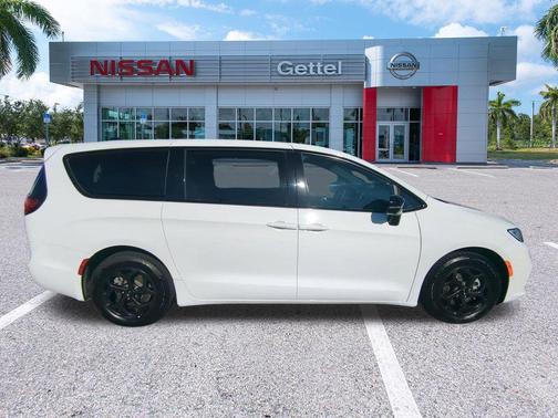 2024 Chrysler Pacifica Hybrid S Appearance Pkg