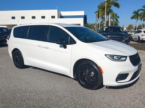 2024 Chrysler Pacifica Hybrid S Appearance Pkg