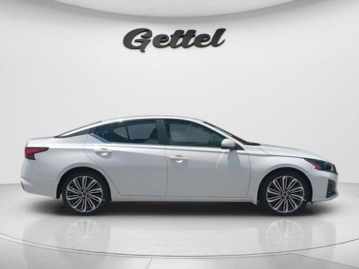 Pearl White Tricoat 2026 Nissan Altima 2.5 SV