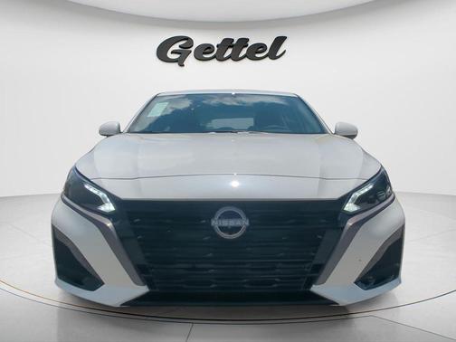 Pearl White Tricoat 2026 Nissan Altima 2.5 SV